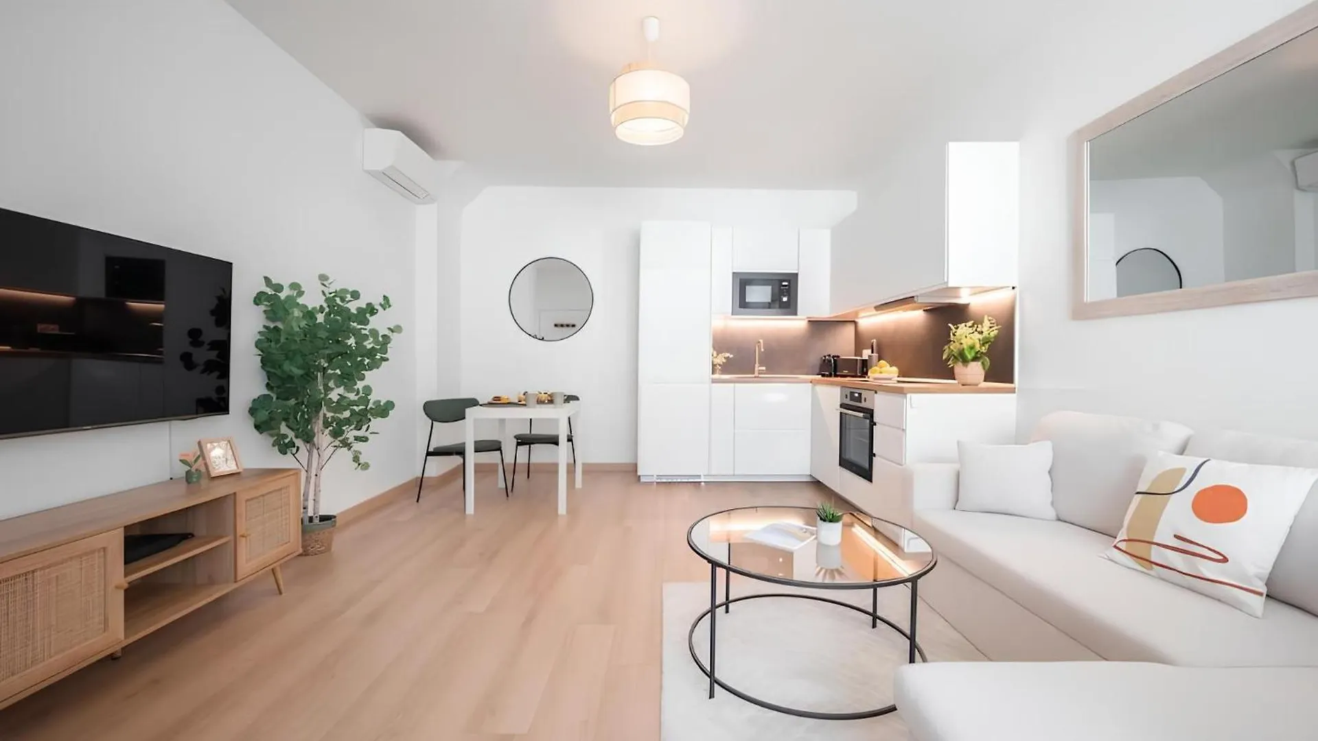 Cozy Appartement Plein Centre, Proche Gare/Plage Menton Apartment